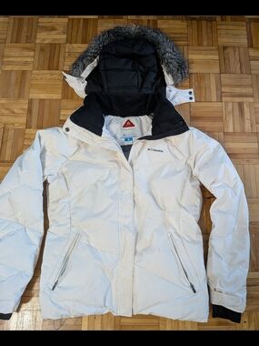 Columbia Women's White Ski Jacket with Faux-Fur Trim Hood Large